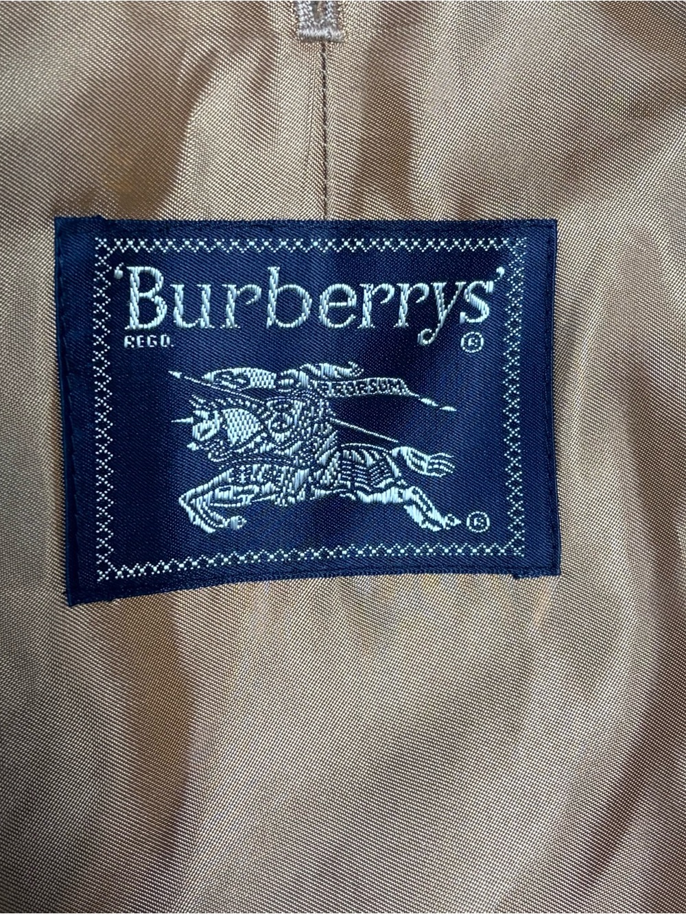 Burberry trench coat. - Picture 13 of 16